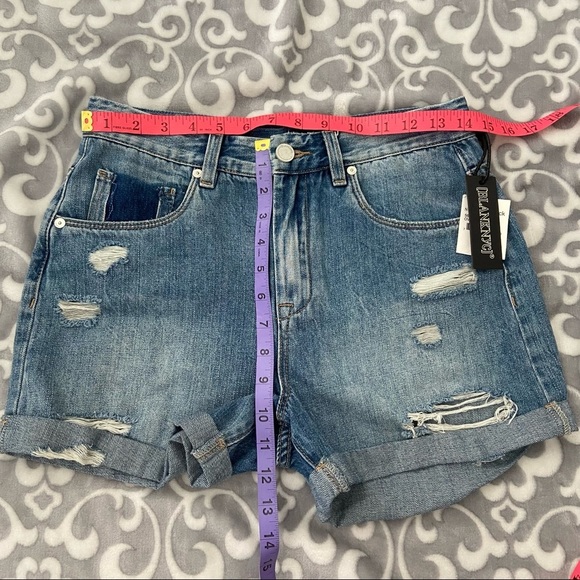 Blank NYC Loose Fit cuffed hems Distressed Denim Women's Shorts - Size 26 - Picture 8 of 8